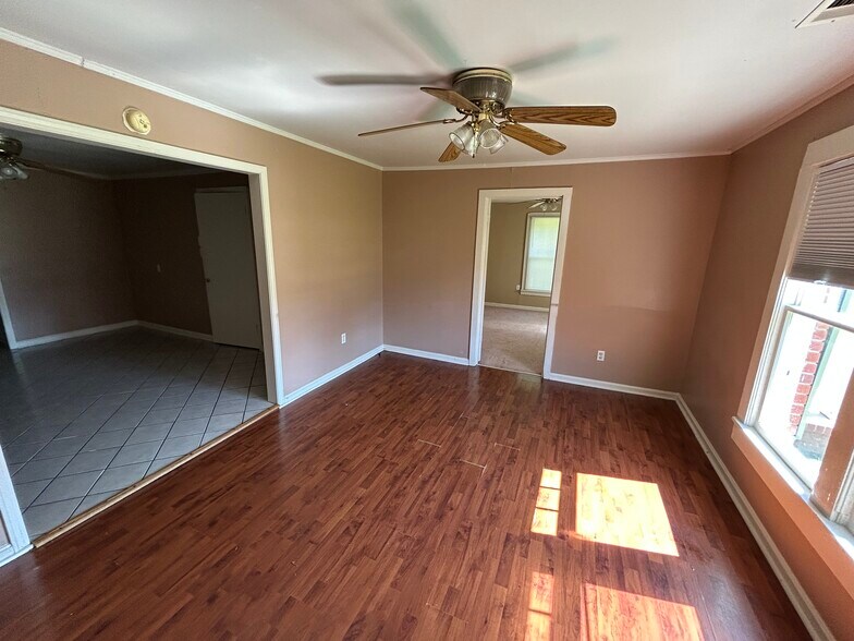 Sitting room/Entry - 3901 Munford Giltedge Rd