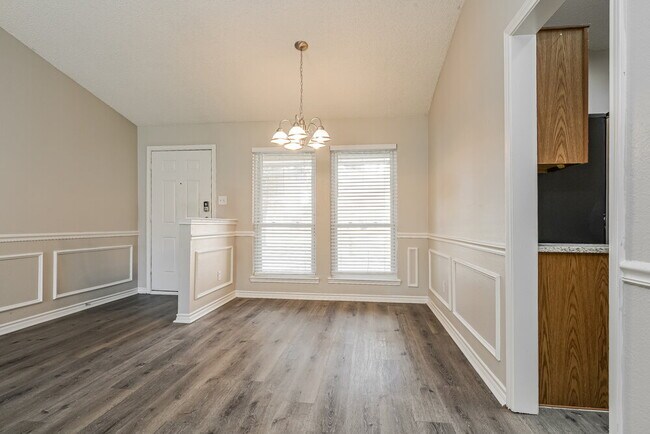 Building Photo - 7401 Meadow Creek Dr