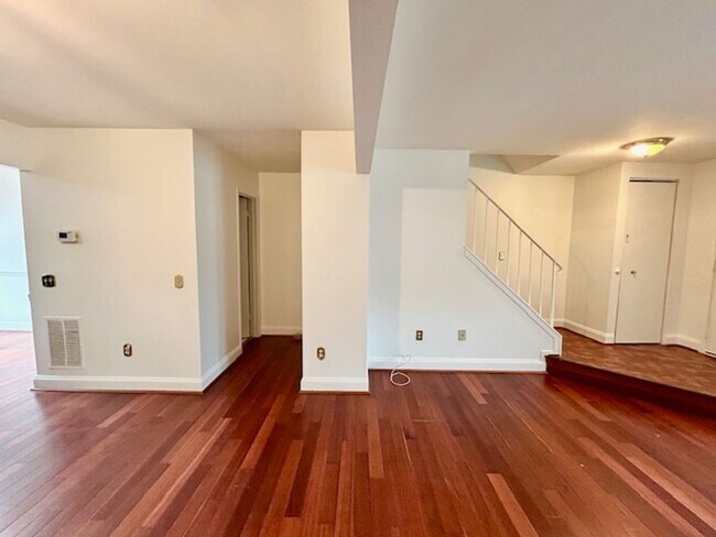 Building Photo - 9 Long Green Ct