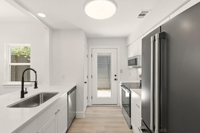 Building Photo - 814 W Mary St