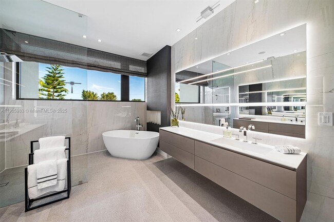 Building Photo - 4585 Nautilus Dr