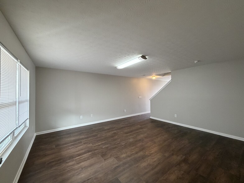 Building Photo - 1404 Bellow Falls Pl