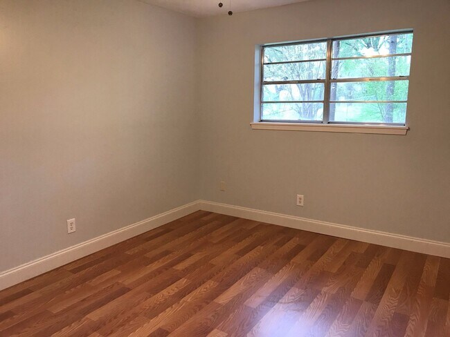 Building Photo - 9214 N Southland Park Dr