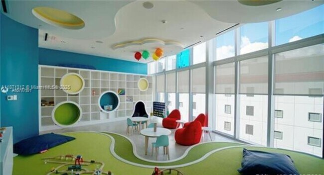 Building Photo - 851 NE 1st Ave