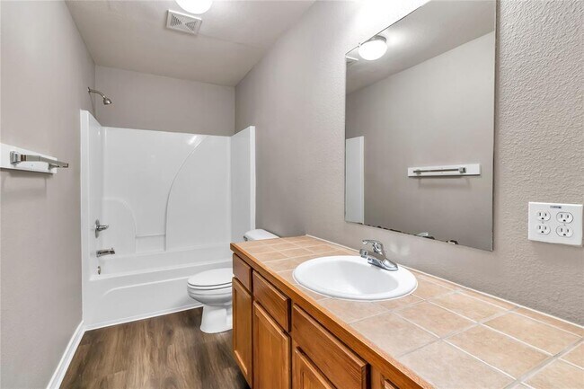 Building Photo - 200 Sandstone Dr
