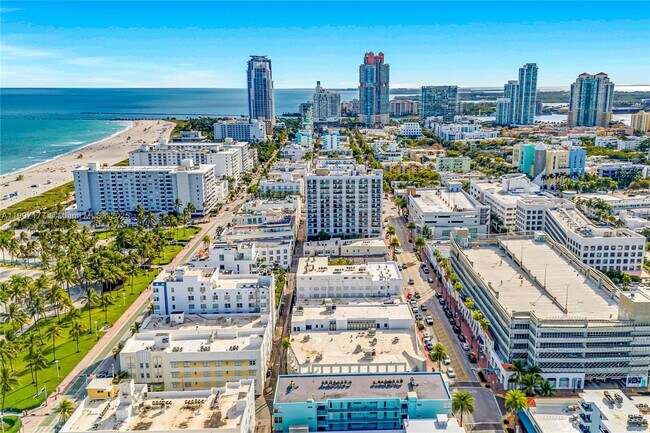 Building Photo - 701 Collins Ave