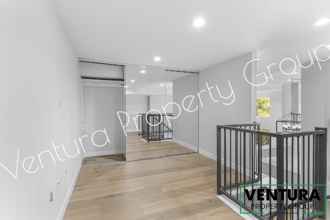Building Photo - Spacious 2-Bedroom Condo with 2 Full Baths in Oxnards Channel Island