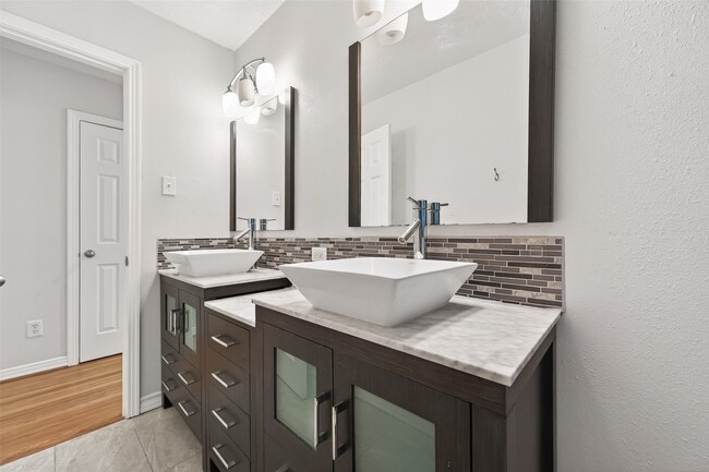 Building Photo - 3003 Topham Cir