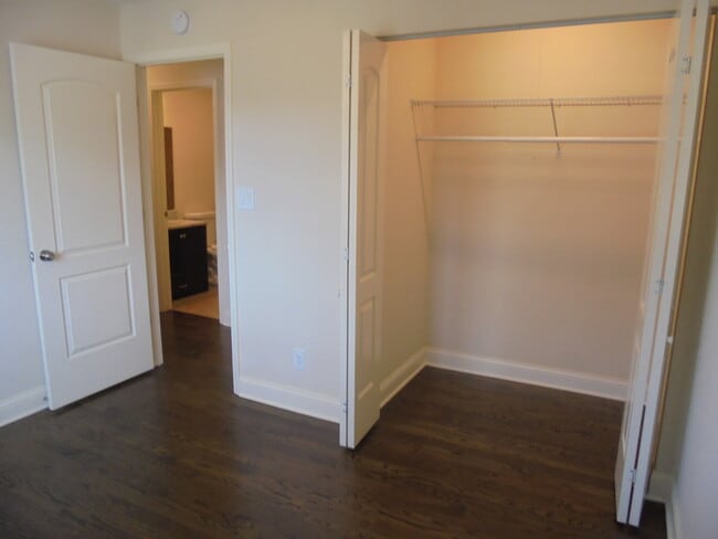 Building Photo - 66 Barrow Dr