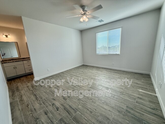 Building Photo - 20284 W Hazelwood St