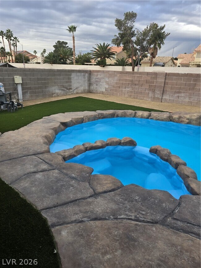 Building Photo - 5843 Berry Hill Ln