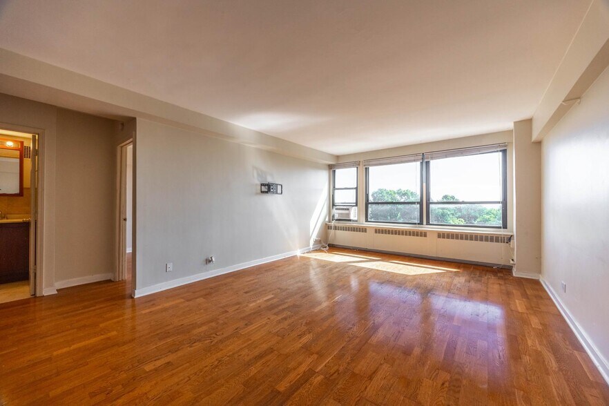 Building Photo - 4180 N Marine Dr