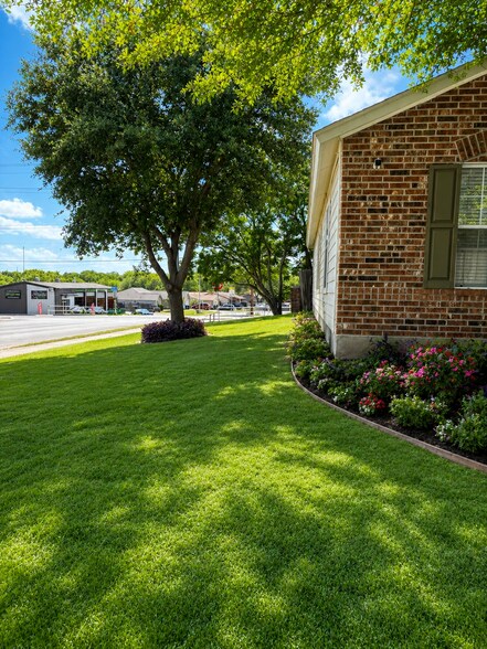 Side Yard - 1427 Range Fld