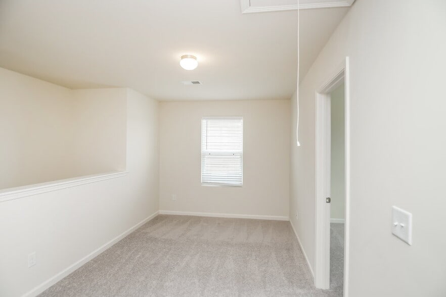 Building Photo - 302 Freeman Cir