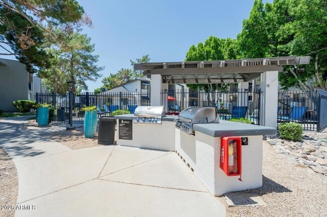 Building Photo - 2311 E Union Hills Dr