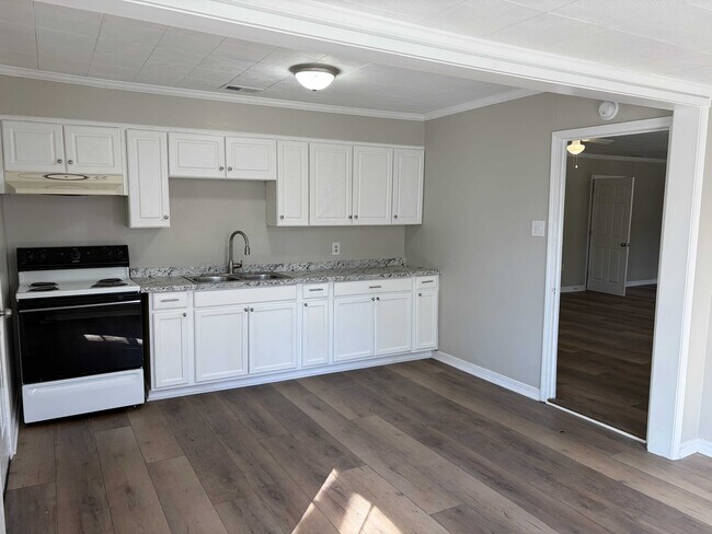 Building Photo - 2109 8th St