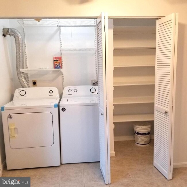 Building Photo - 10401 Storch Dr
