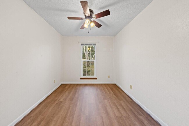 Building Photo - 122 Beach Dr