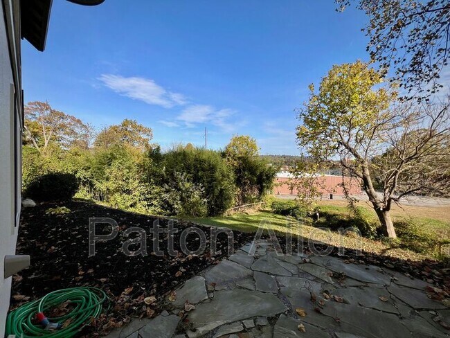 Building Photo - 21 Toxaway St