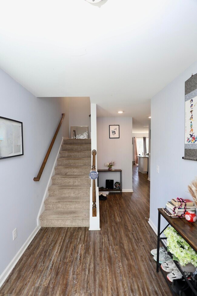 Building Photo - 1009 Providence Plantation Dr