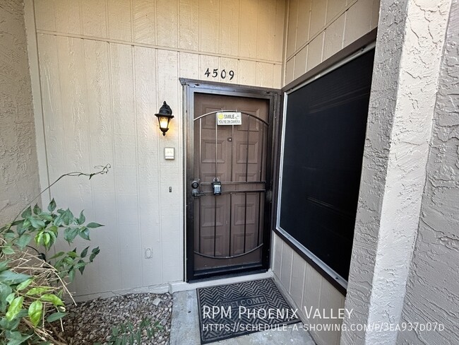 Primary Photo - 2 Bed / 1 Bath, Glendale unit on the Bella...