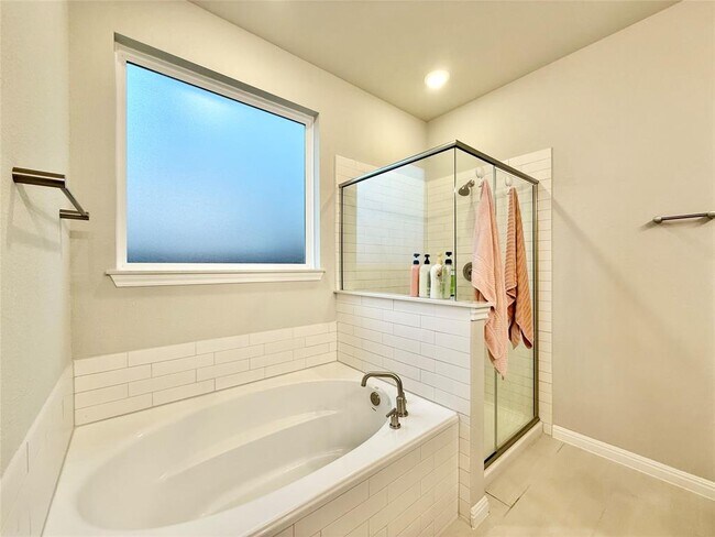 Building Photo - 923 Palo Brea Lp