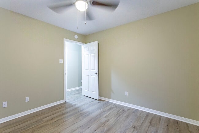 Front bedroom - 1627 Rock Hollow Loop