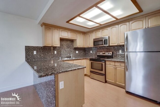 Building Photo - Stylish Upper-Level 2Bdm 1Ba Condo in Gate...