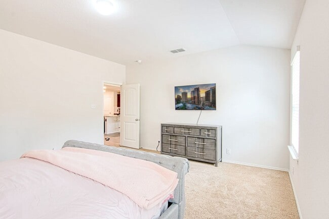 Building Photo - Kendall Brook Unit 1B