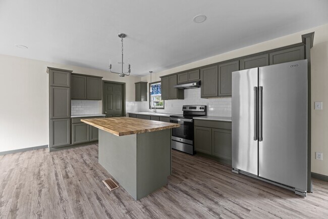 Building Photo - 116 Shepard St