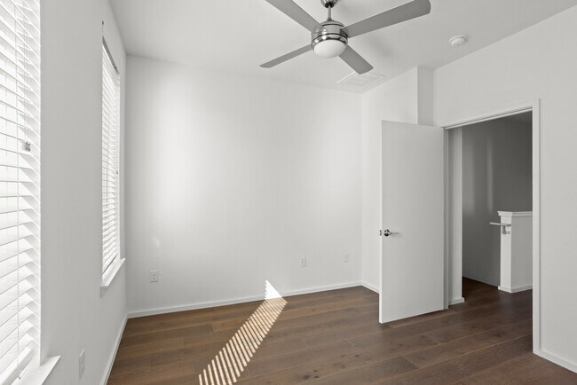 Building Photo - 3100 Menchaca Rd