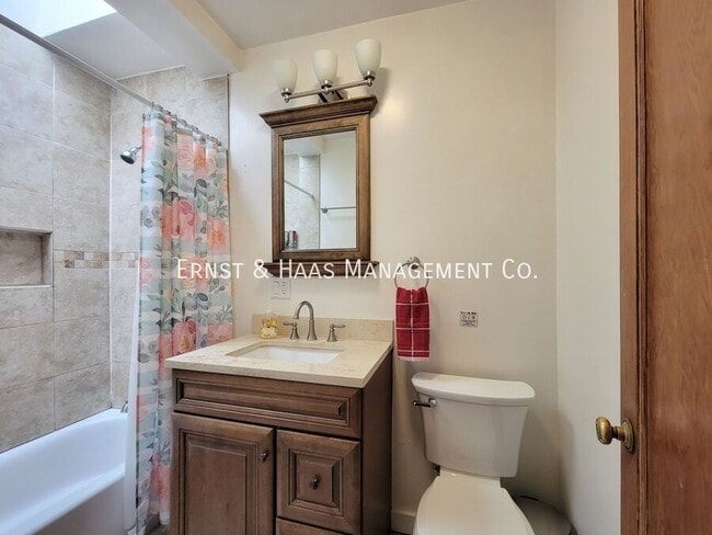 Building Photo - 1911 Cedar Ave