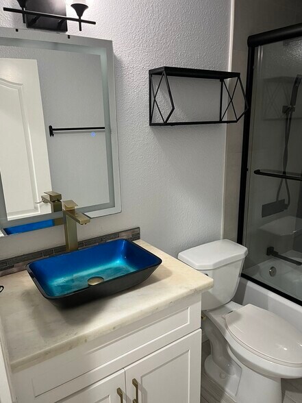 Building Photo - 10808 Aderman Ave