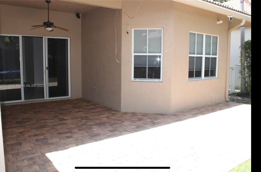 Building Photo - 1342 Crossbill Court