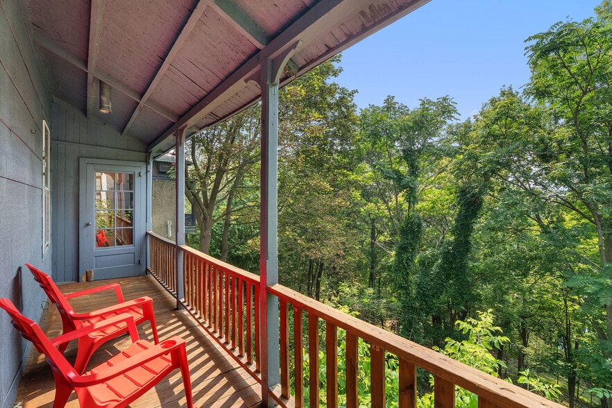 Western sunset views - 402 University Ave