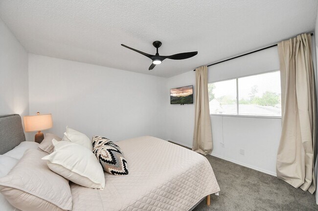 Building Photo - 8631 Valley Ledge Dr