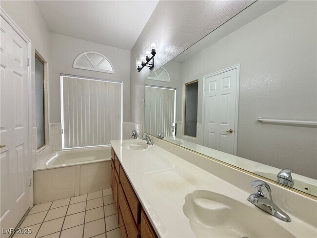 Building Photo - 735 Sea Pines Ln