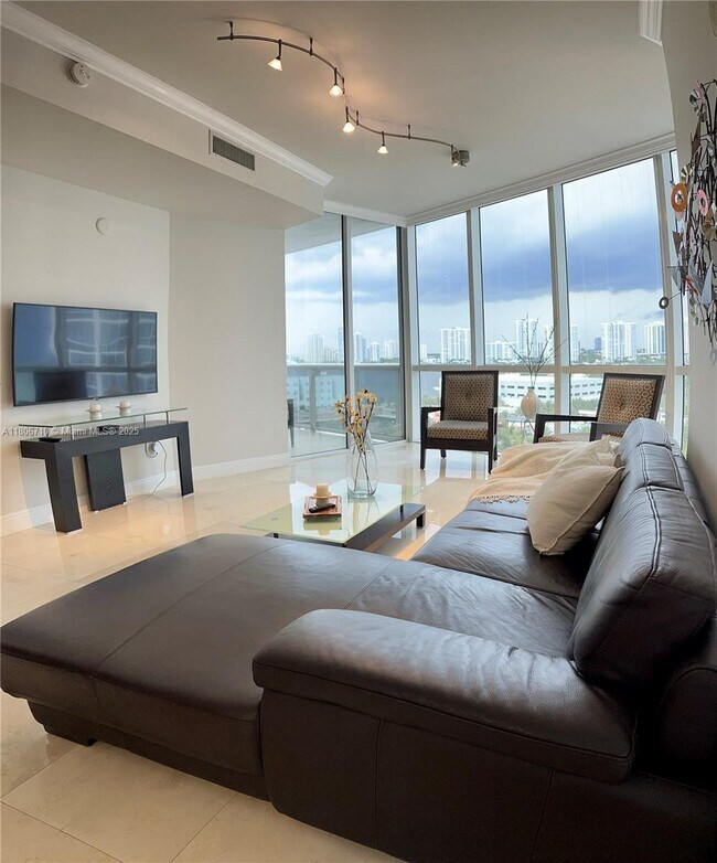Building Photo - 18101 Collins Ave