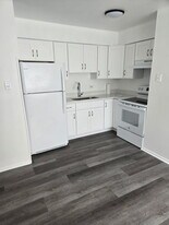 Building Photo - 504 Schroeder Ave