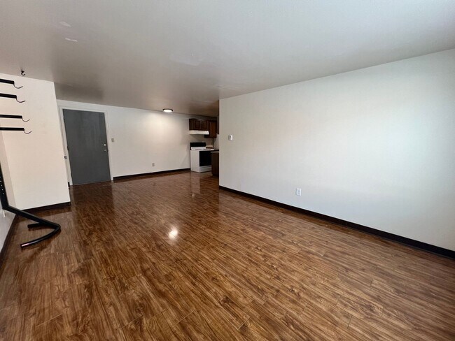 Interior Photo - Mathews634 (KC-JF-NB)