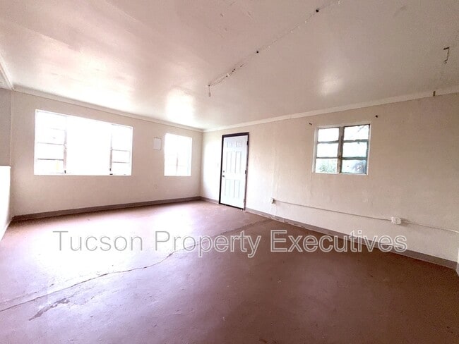 Building Photo - 3168 E Benson Hwy