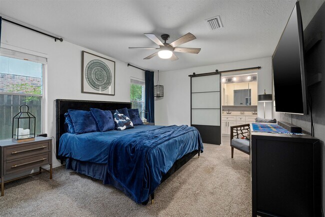 Building Photo - 20 Yewleaf Rd