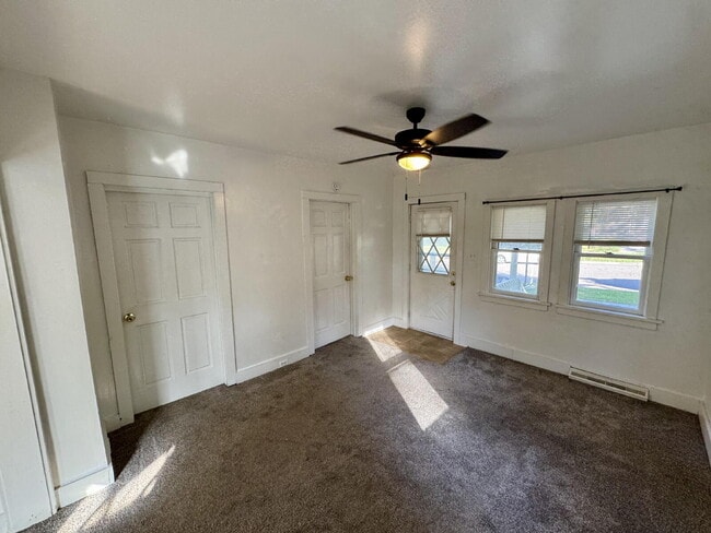 Building Photo - 2 Bedroom Home with Partially Finished Bas...