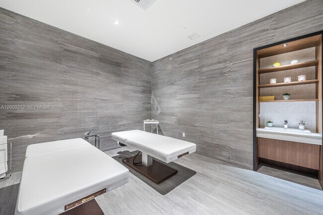 Building Photo - 45 SW 9th St