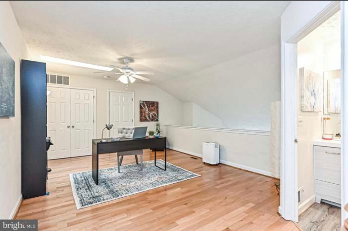 Loft with half bath/laundry - 12001 Ridge Knoll Dr