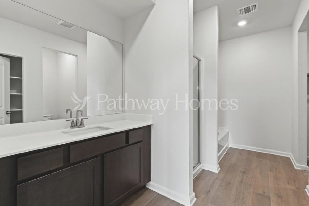 Building Photo - 916 Burlington Ave