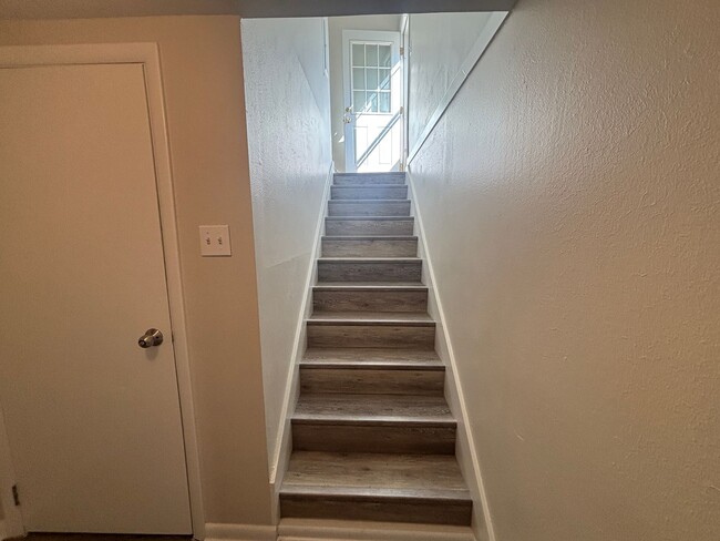 Building Photo - Spacious Four Bedroom Single Family Home