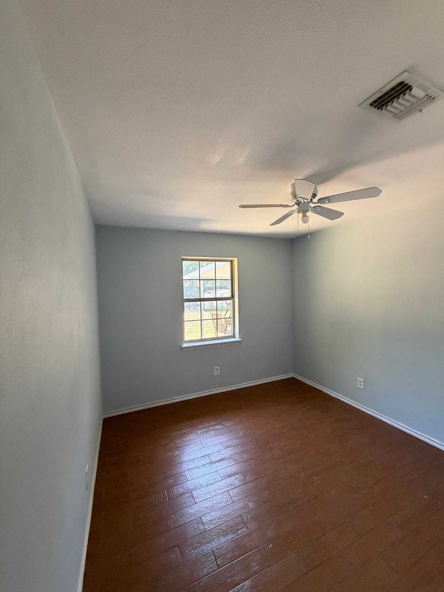 Building Photo - 526 Pebble Rd