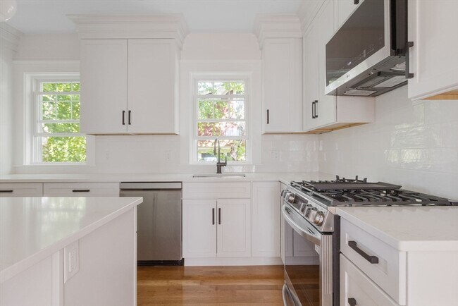 Building Photo - 105 Fayerweather St