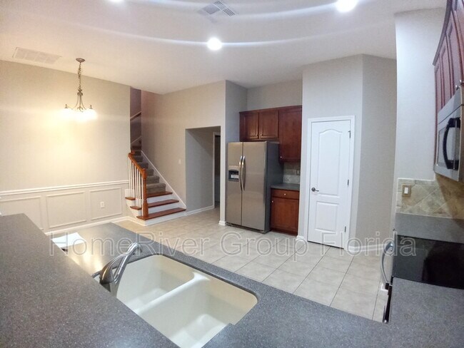 Building Photo - 2575 Creekfront Dr